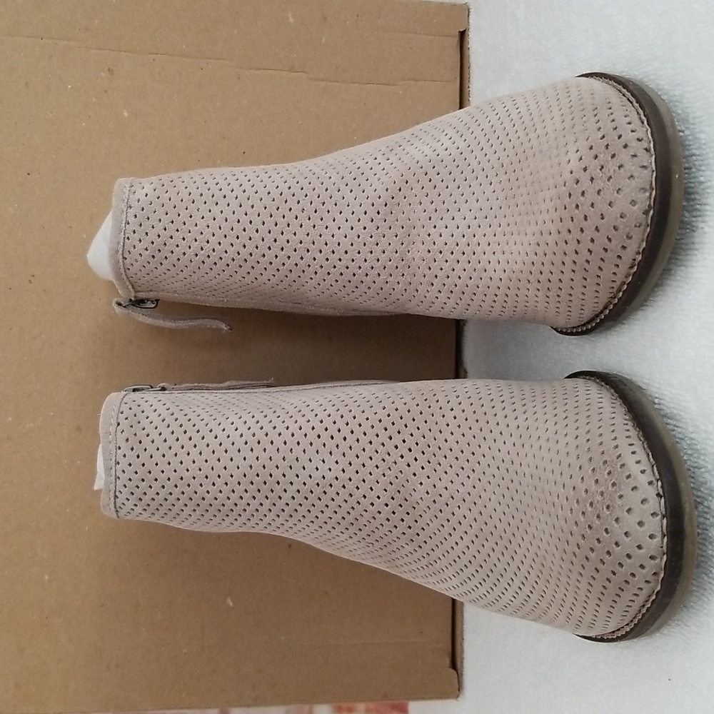 New dolce vita Josie Perforated Bootie - Picture 2 of 10